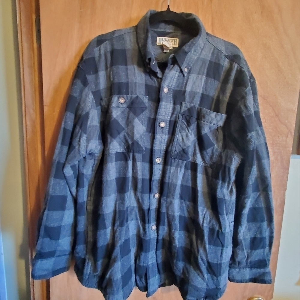 Duluth Trading Co.  Mens flannel sz med. Long sleeve.  Checkered blue.